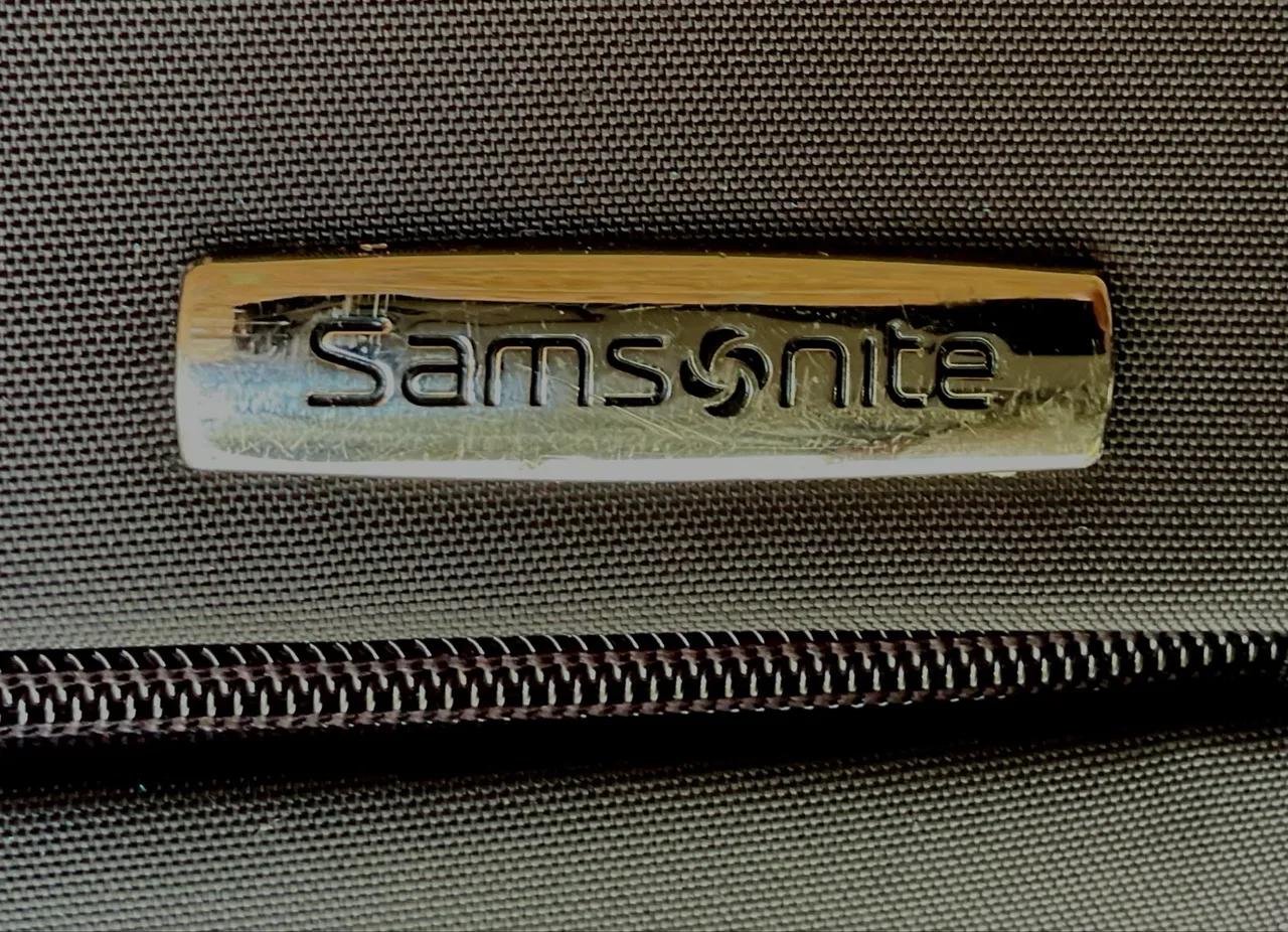 SAMSONITE 78cm Large SUITCASE/4 Swivel Wheels/Expandable/Light/From Cherrybrook — photo 2