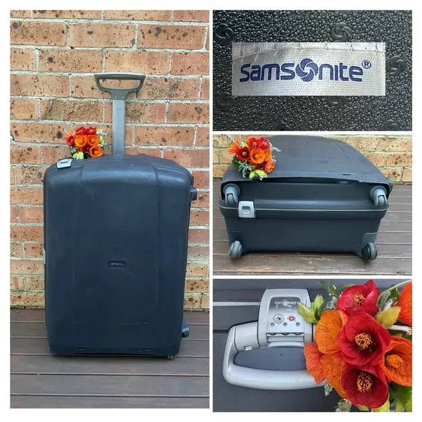 SAMSONITE 83cm X LARGE HARD SUITCASE/4 SWIVEL WHEELS/WATERPROOF/TSA LOCK