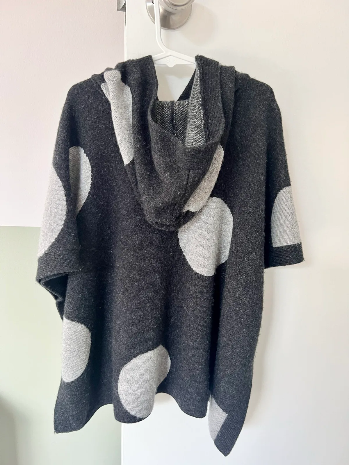 Country Road Hooded Knit Poncho - Girls 6-8 Years (Size M) — photo 2