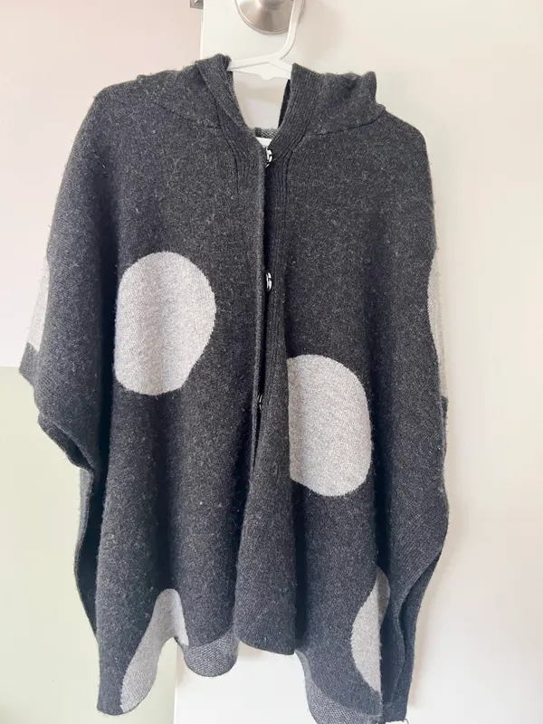 Country Road Hooded Knit Poncho - Girls 6-8 Years (Size M)