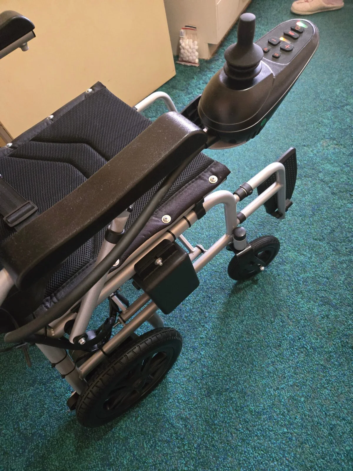 powered wheelchair – photo 4