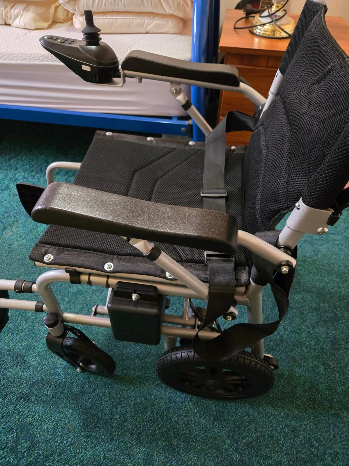 powered wheelchair – photo 5