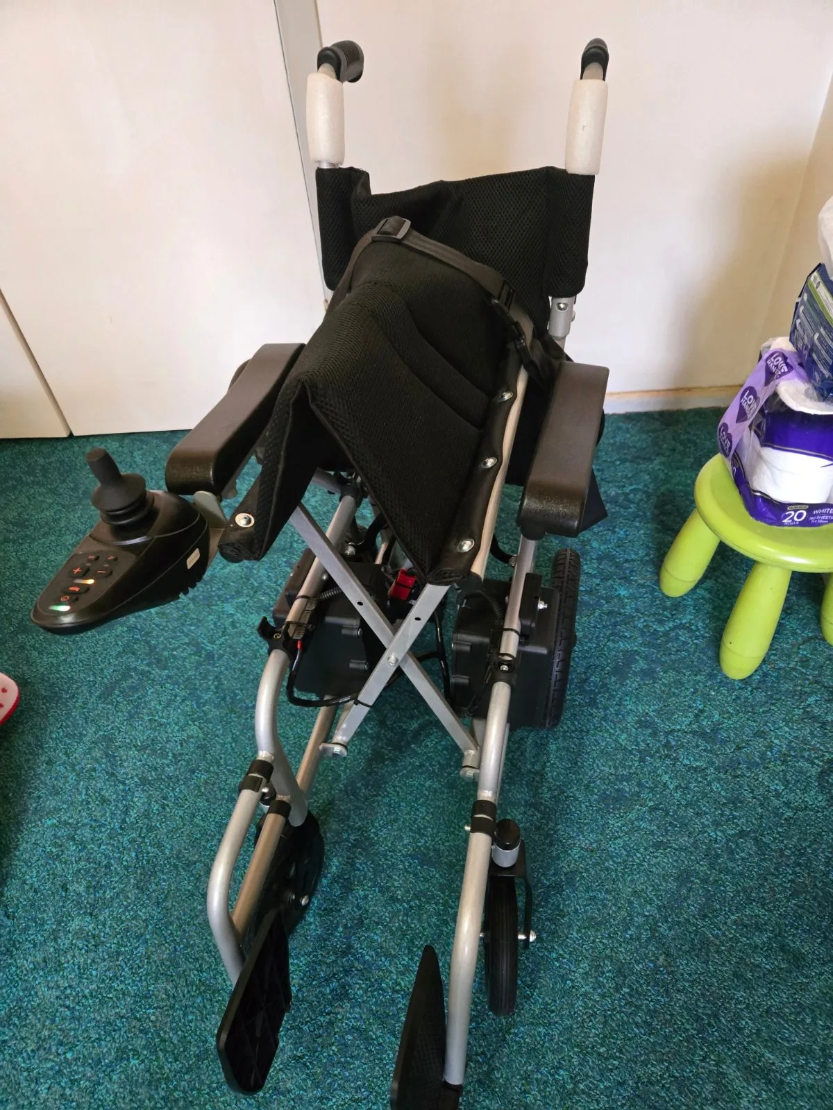powered wheelchair – photo 2