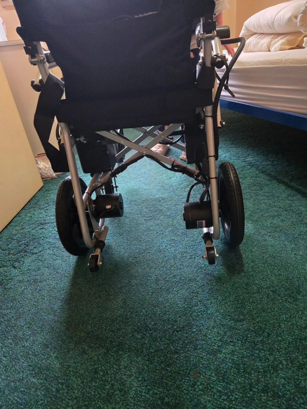 powered wheelchair – photo 3