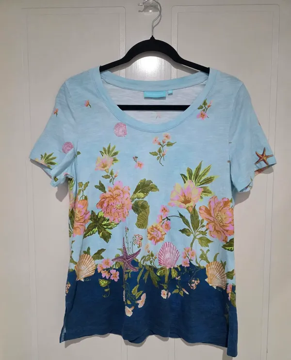 Blue Illusion Shell Print T-Shirt Top - size XS