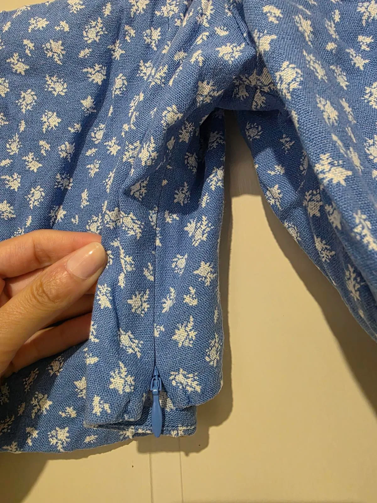 Miss Shop Blue Ditsy Floral Crop Top - Size 8 – photo 5