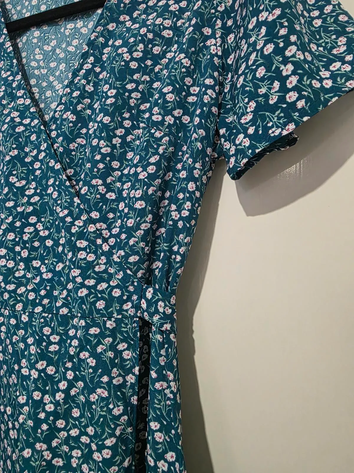Ava Ditsy Floral V-Neck Midi Dress - Size 10 – photo 4