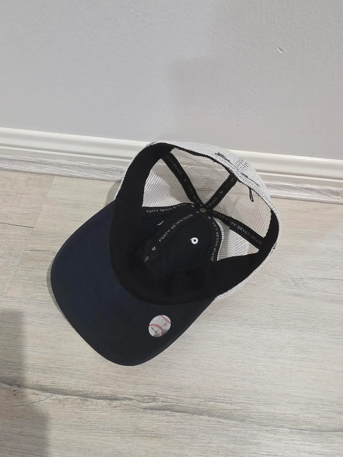 Yankees 47 Brand Closer Trucker Hat - Size L-XL — photo 8