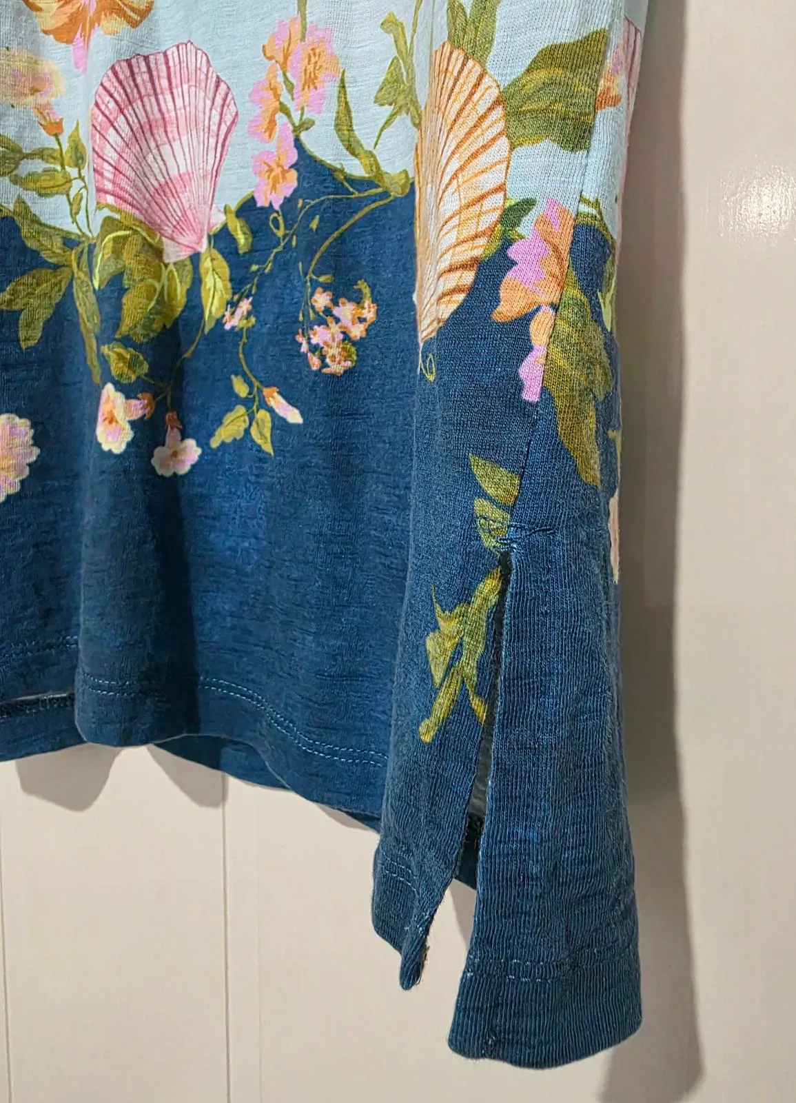 Blue Illusion Shell Print T-Shirt Top - size XS – photo 4
