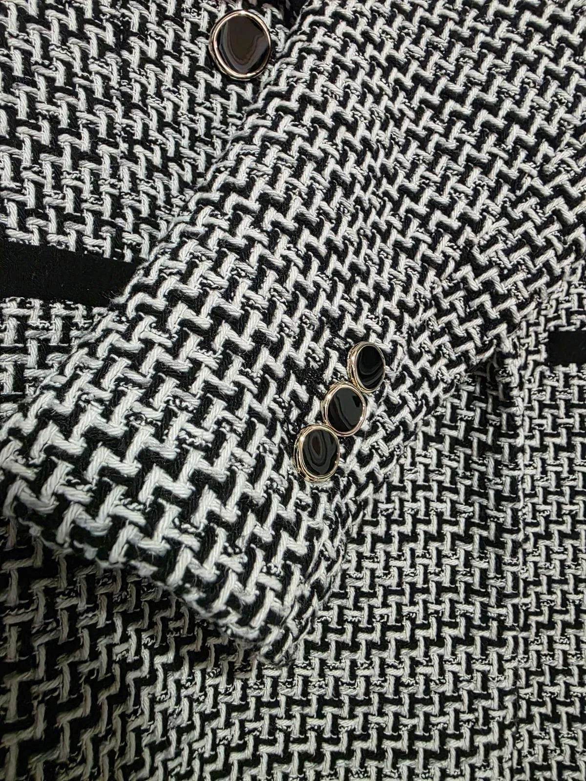 Zara Tweed Blazer - Size L - small fit – photo 7