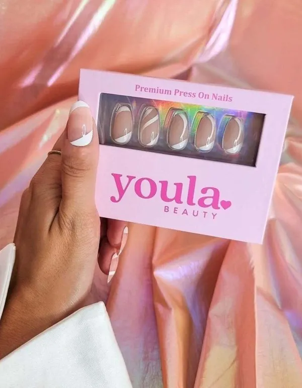 Youla Beauty press on nails - Serenity