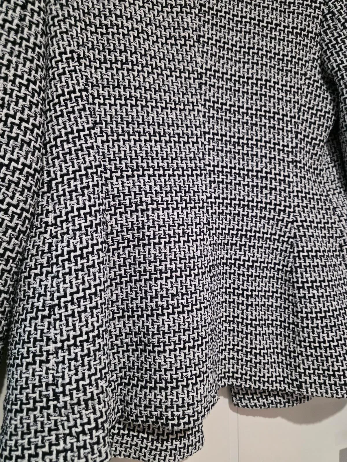 Zara Tweed Blazer - Size L - small fit – photo 12