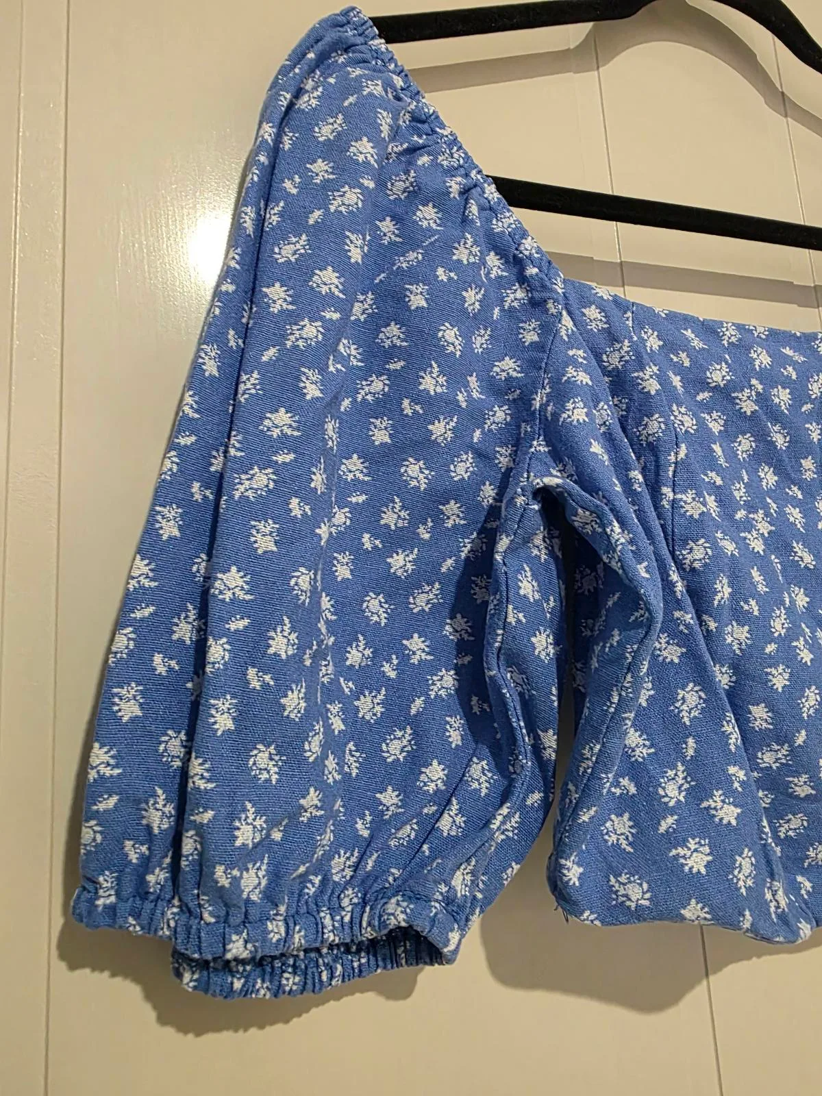 Miss Shop Blue Ditsy Floral Crop Top - Size 8 – photo 7