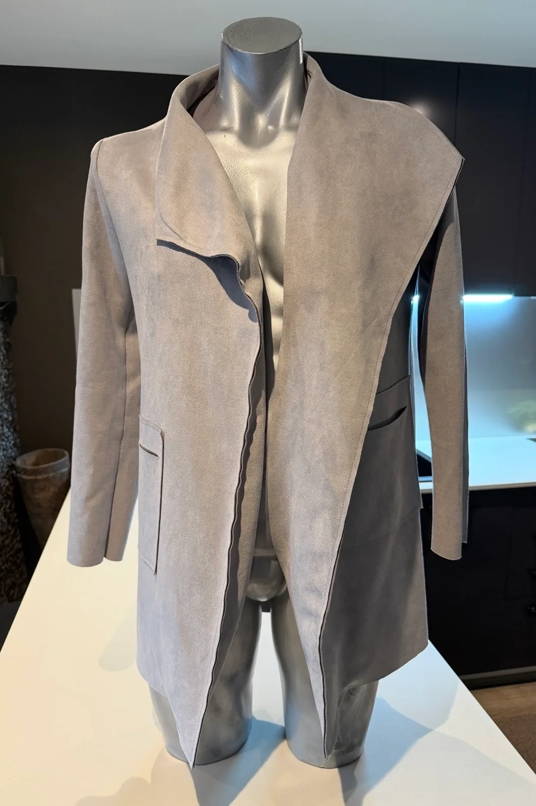 Bulk Women’s Clothes, Jackets, Jeans, Etc  from High End stores Pick up from Por – photo 2