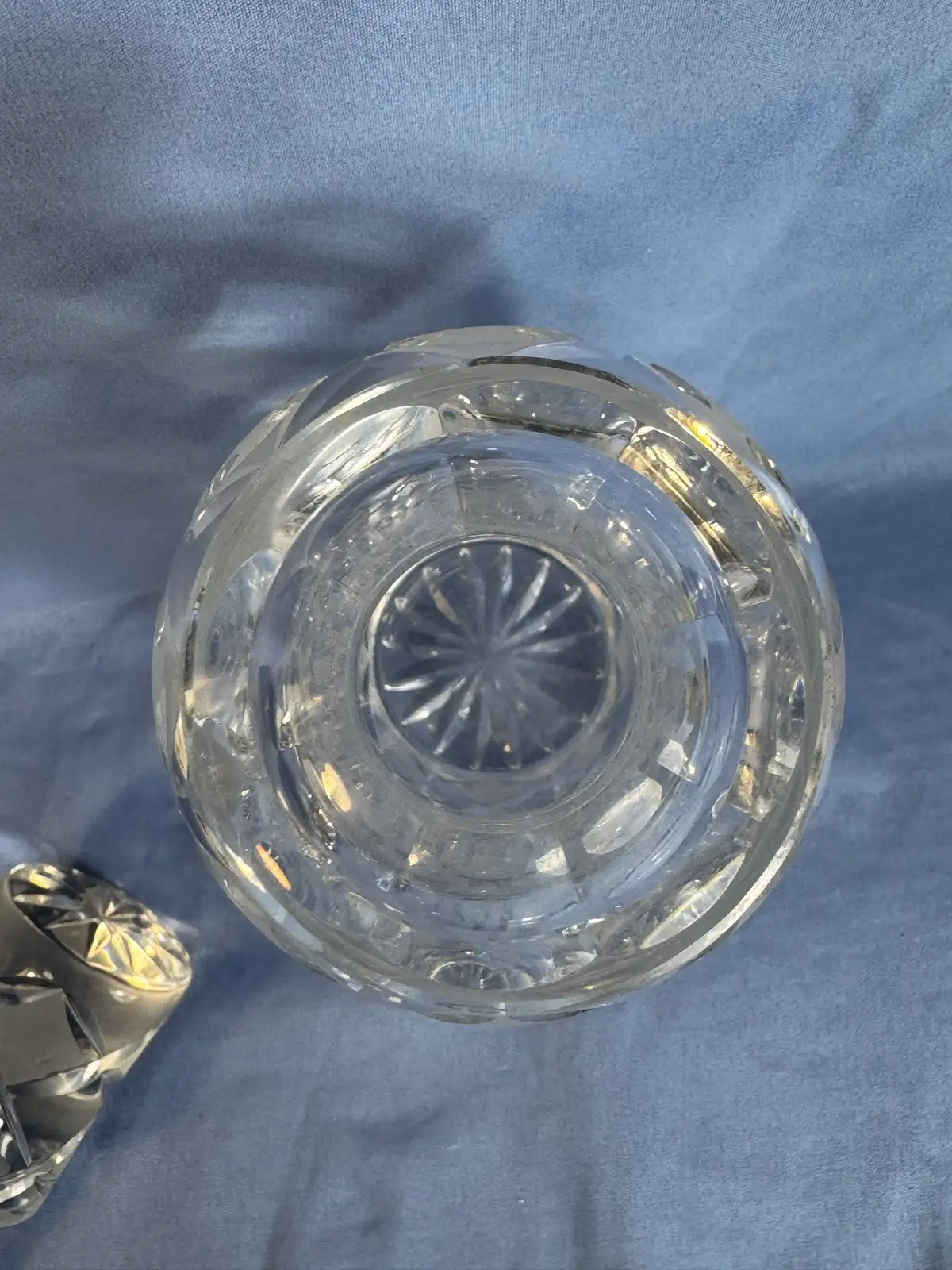 Clear cut glass decanter with stopper – photo 5