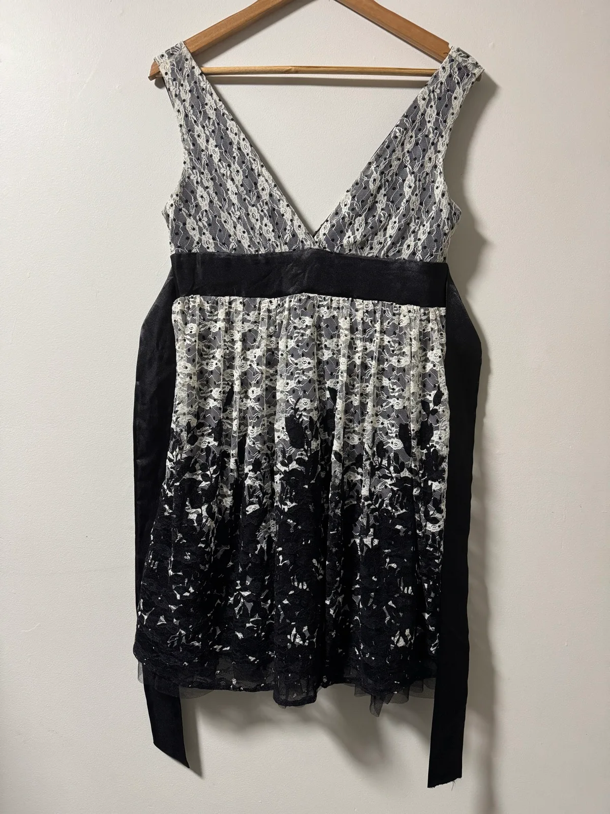 Floral cocktail dress with tie up — photo 5