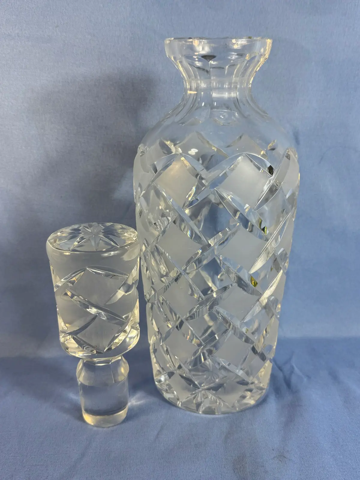 Clear cut glass decanter with stopper – photo 10