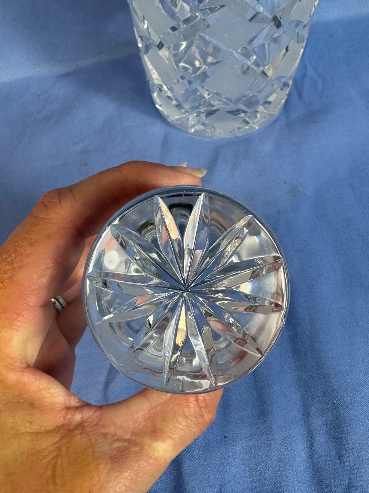 Clear cut glass decanter with stopper – photo 3