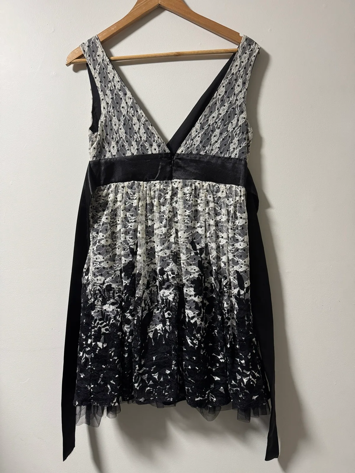 Floral cocktail dress with tie up — photo 3