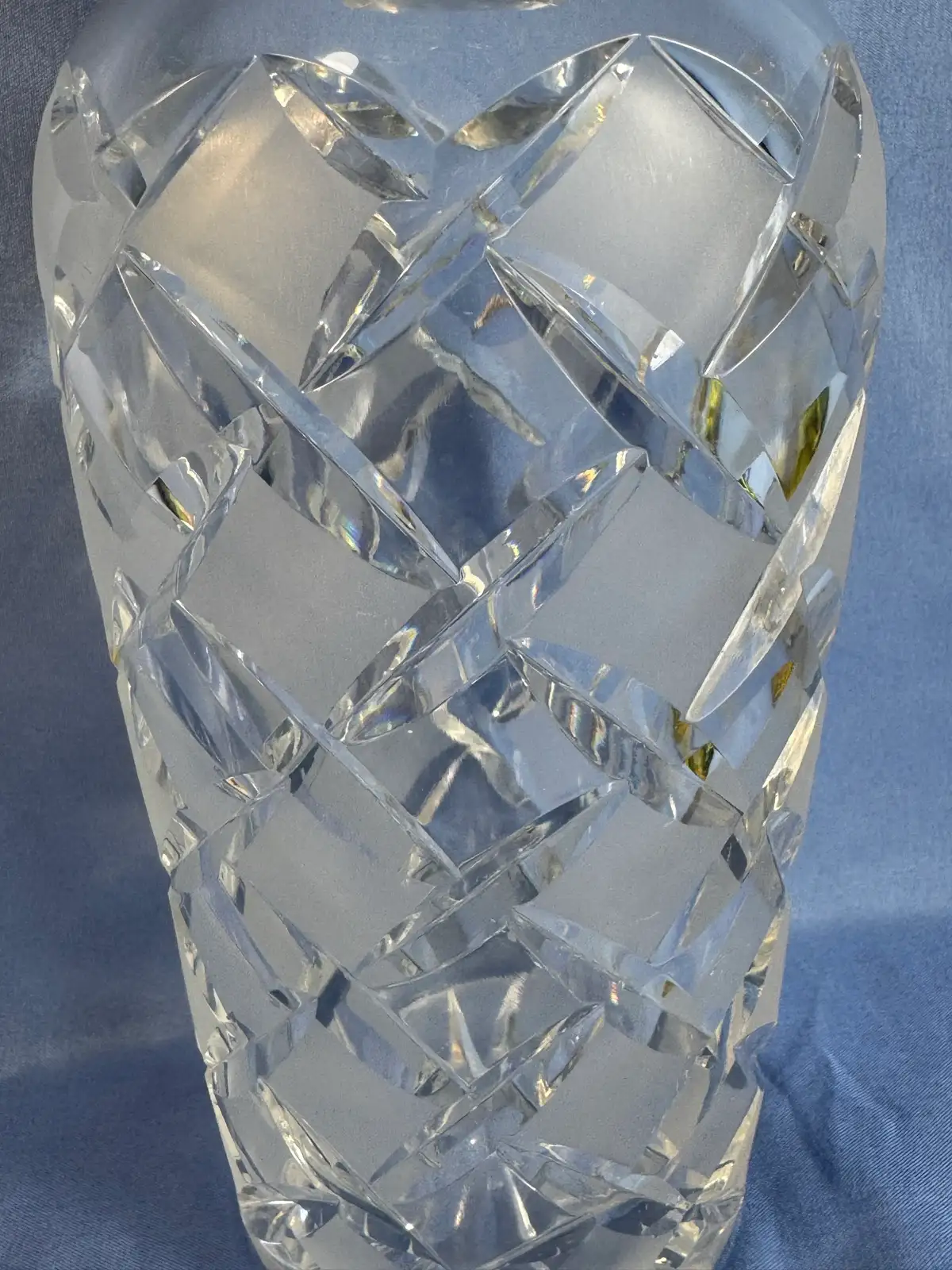 Clear cut glass decanter with stopper – photo 12