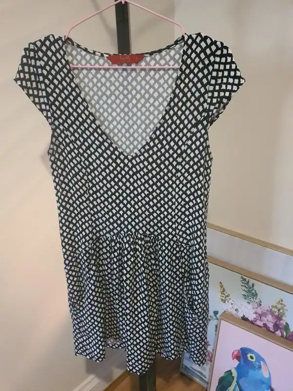 Tigerlily black and white summer dress size 6