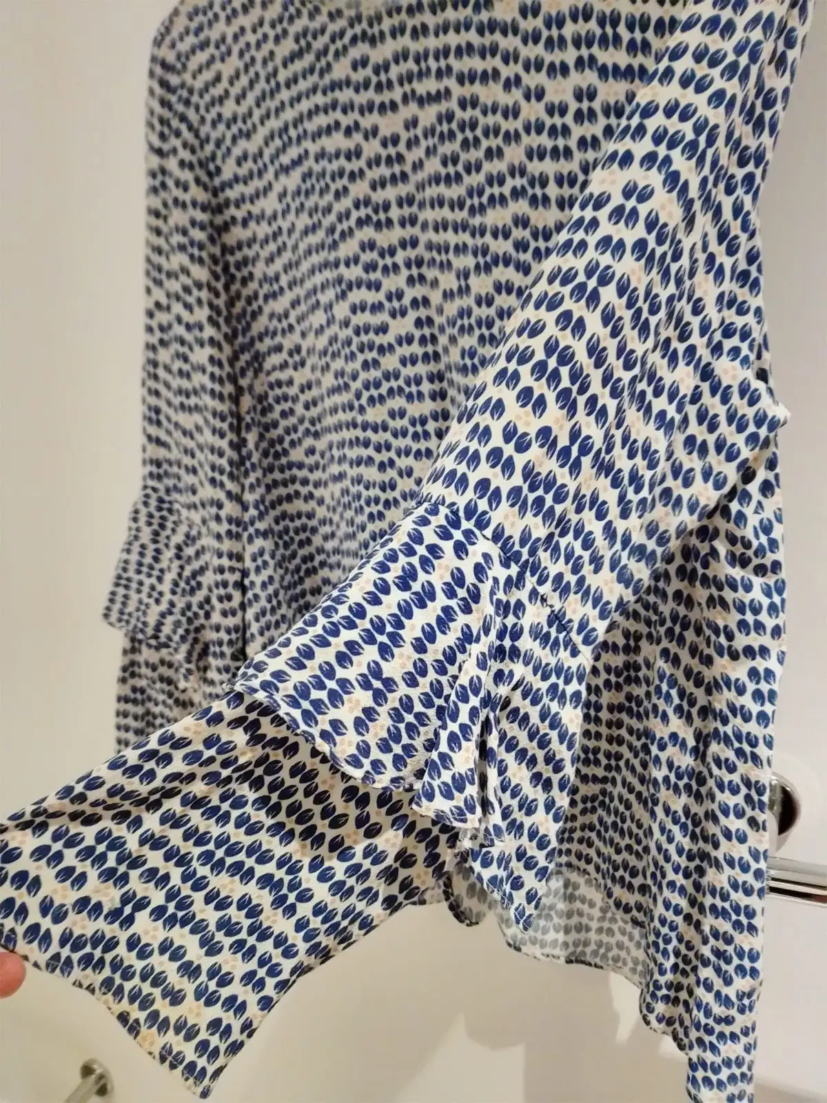 Women's Size AU12 Shirt – photo 4