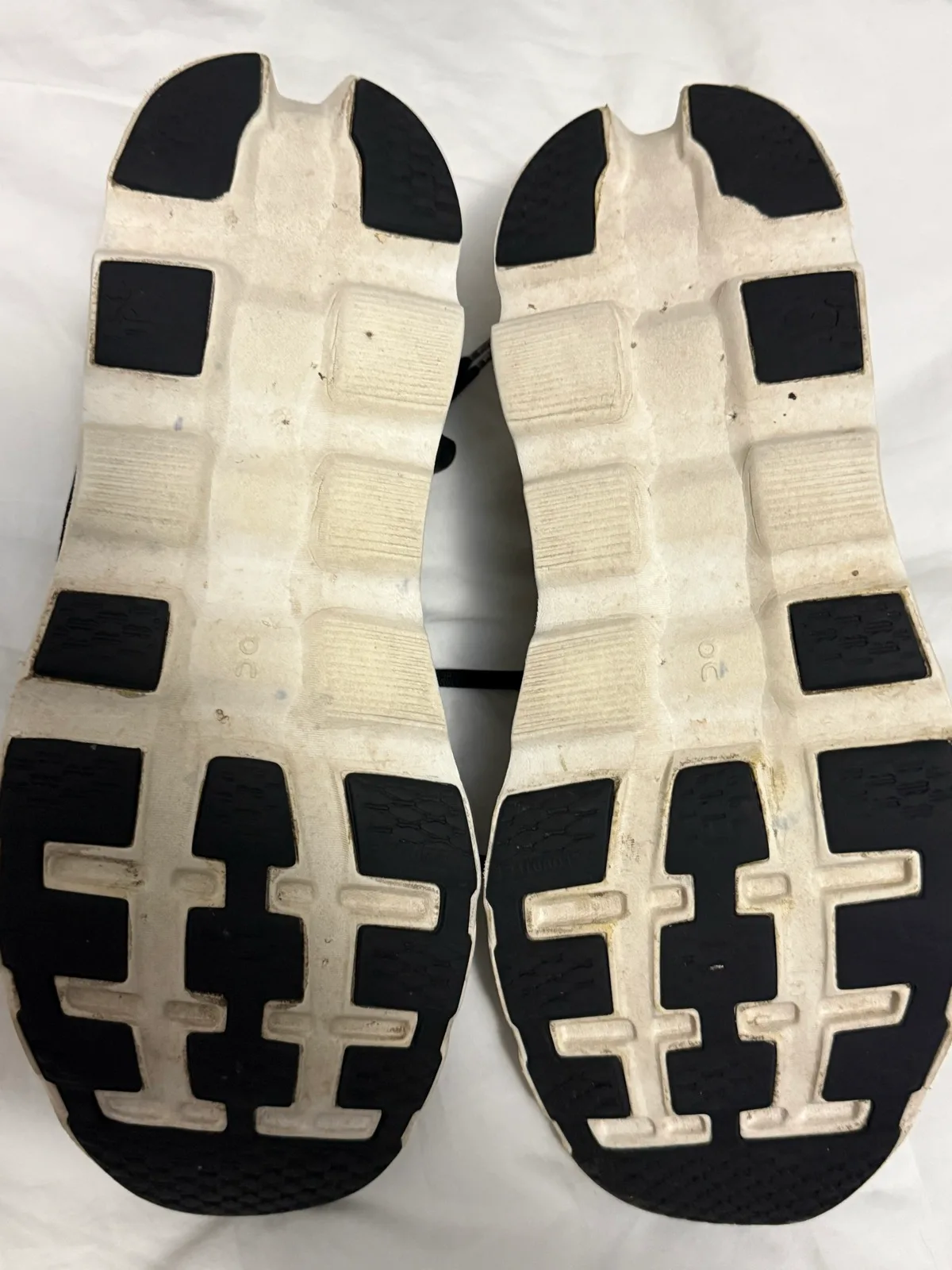 ON CloudStratus Running Shoes — photo 4