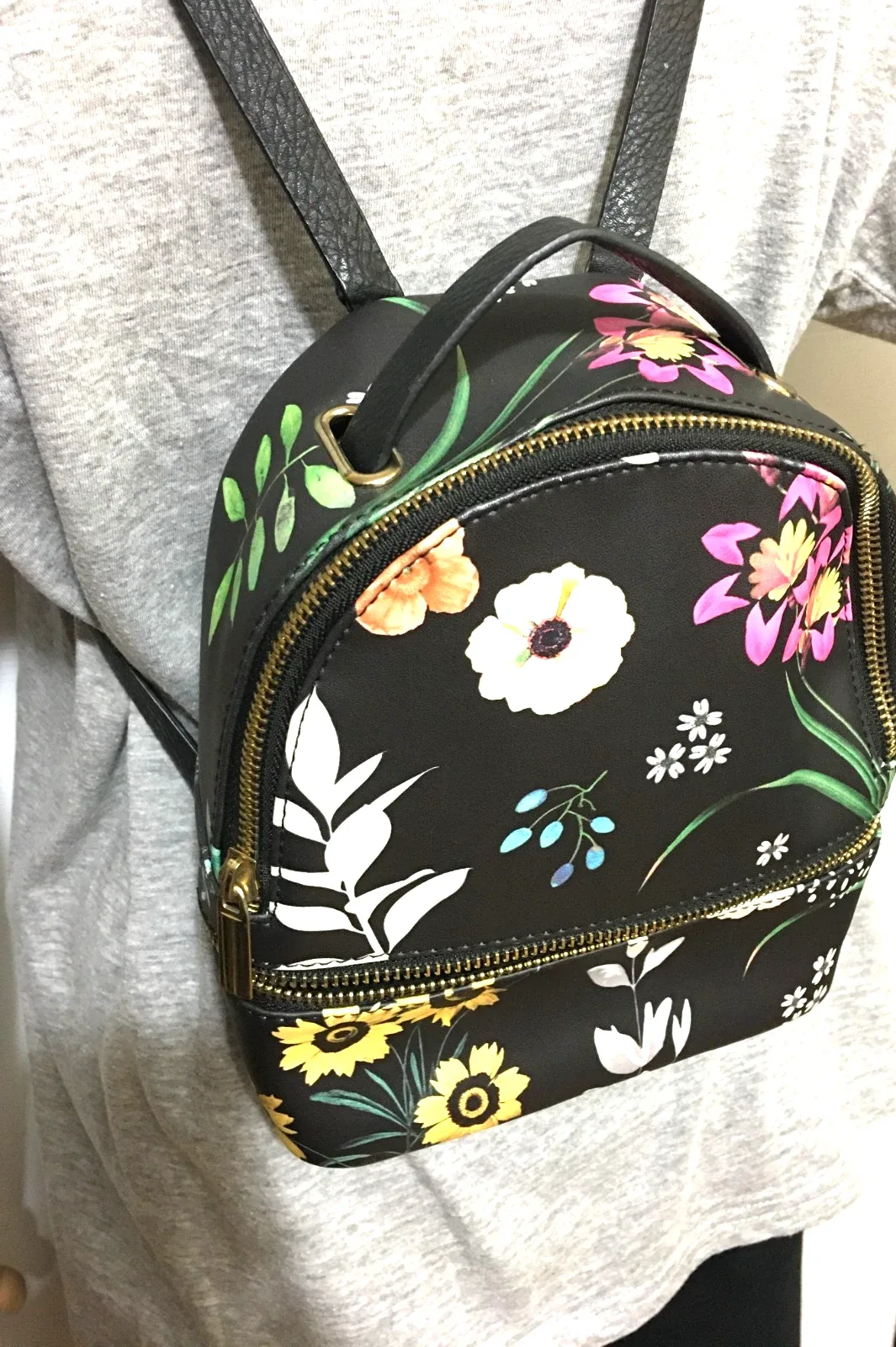 Typo floral back pack Small size, exc. cond. — photo 3