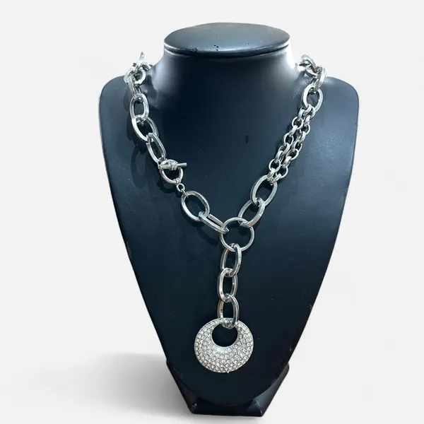 Y2K Silver toned chain necklace with rhinestone pendant
