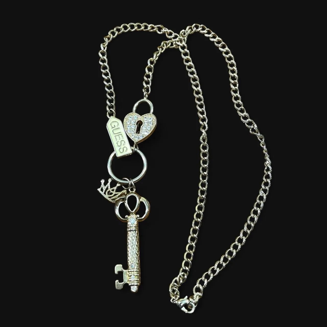 Vintage Y2K GUESS Gold toned Curb Chain Rhinestone Heart Lock & Crown Key Neckla – photo 3