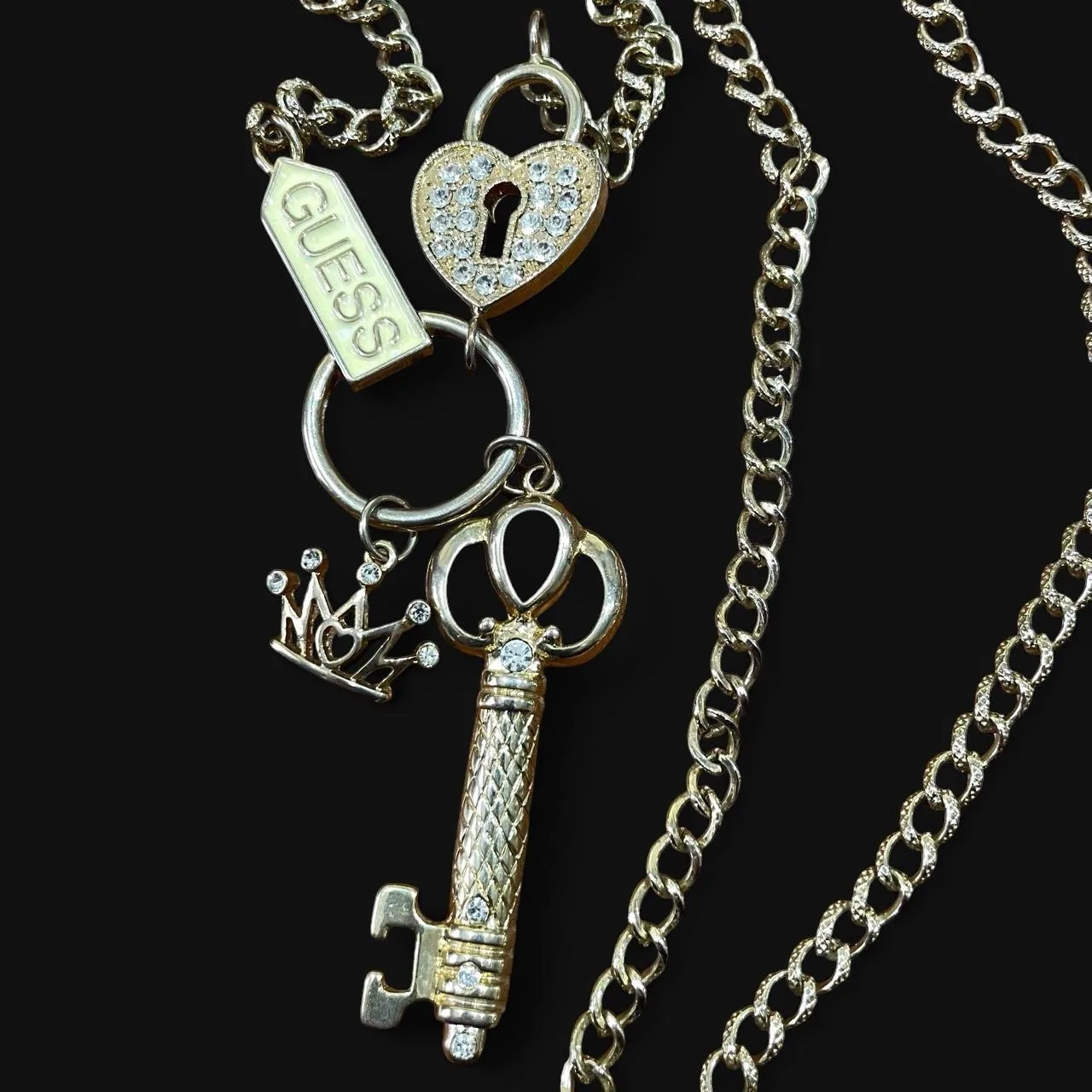 Vintage Y2K GUESS Gold toned Curb Chain Rhinestone Heart Lock & Crown Key Neckla – photo 4