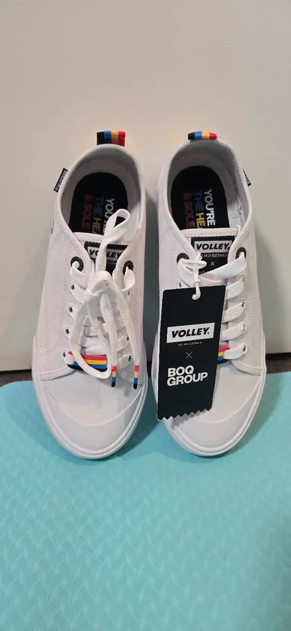 Volleys shoes size US7 white heart