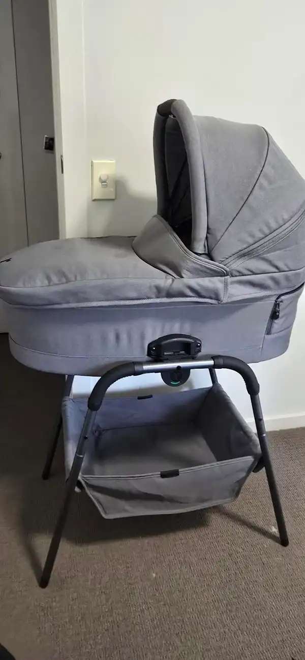 RedsBaby Bassinet, Stand & adapters.