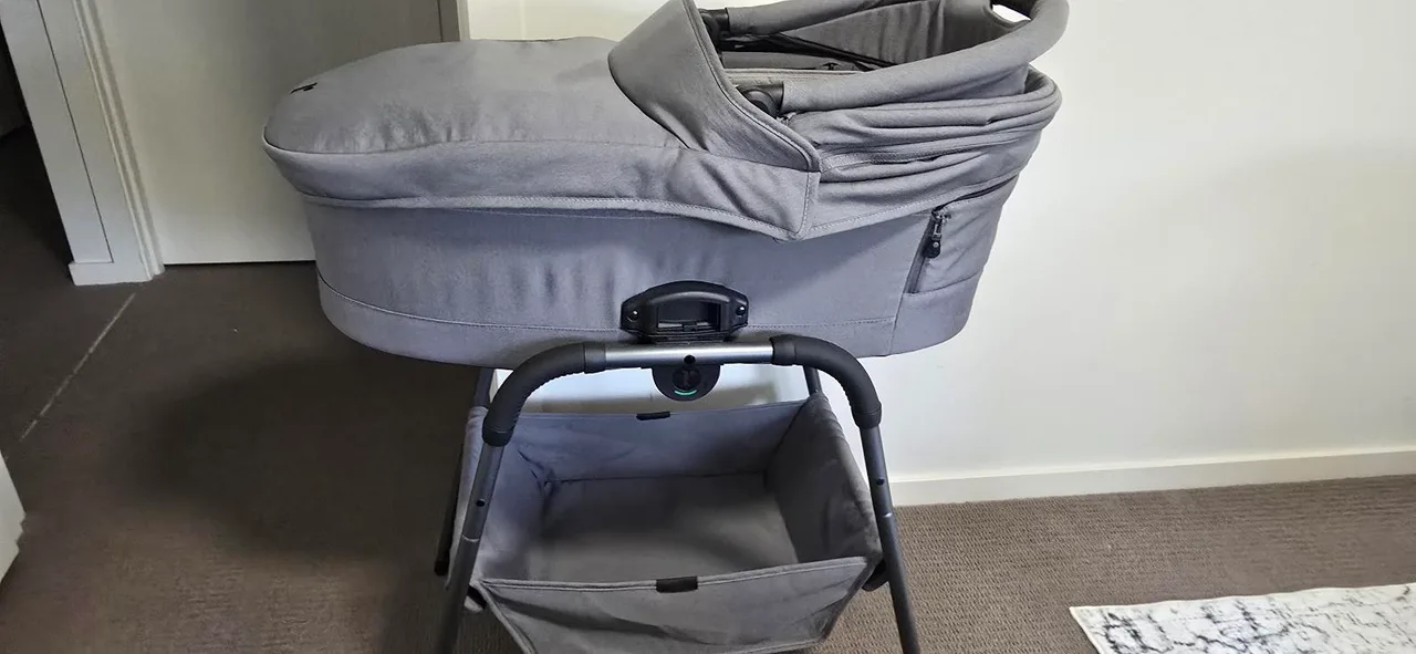RedsBaby Bassinet, Stand & adapters. – photo 2