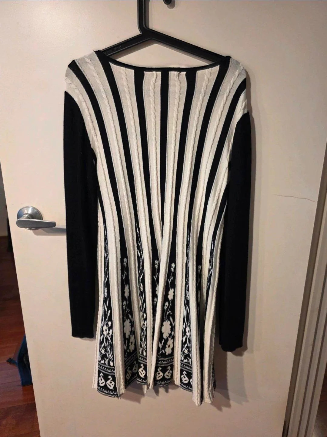 Knitted winter dress — photo 3