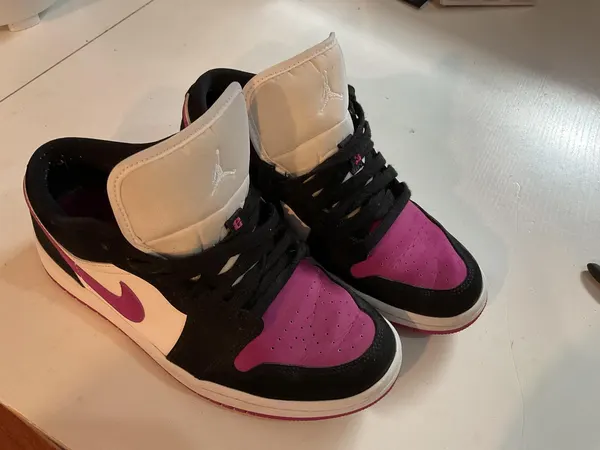 Limited edition Jordan 1 Mid "Black Cactus"