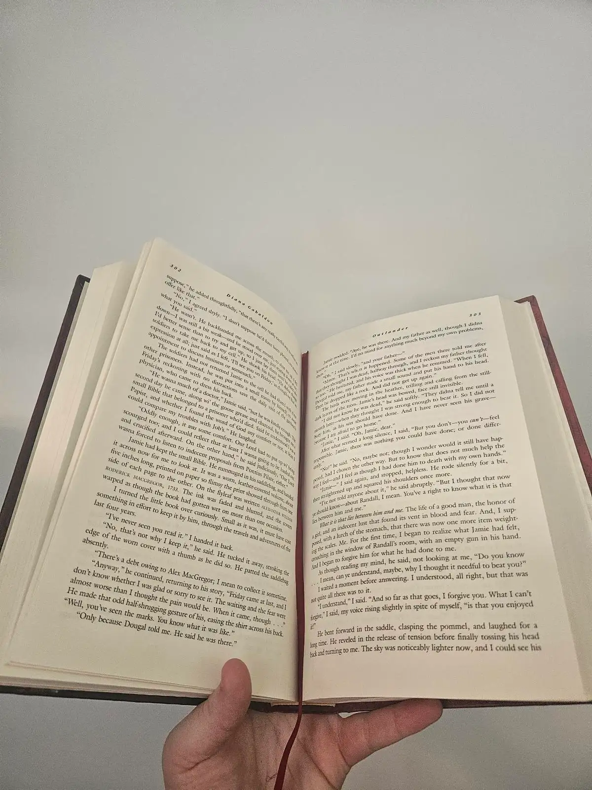 Outlander (20th Anniversary Collector's Edition): A Novel by Diana Gabaldon – photo 3