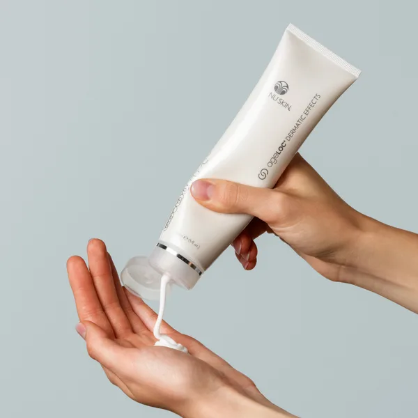 ageLOC® Dermatic Effects® Body Contouring Lotion 10 X — photo 5