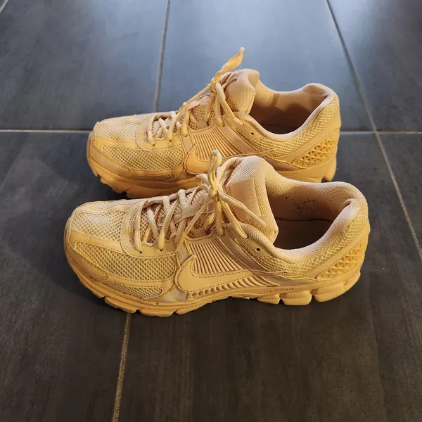 💯 Nike Vomero 5/US Men's 9/UNISEX