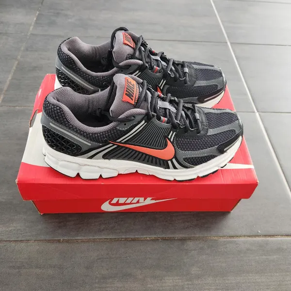 💯 Nike Zoom Vomero 5 - US MEN'S 9 - UNISEX