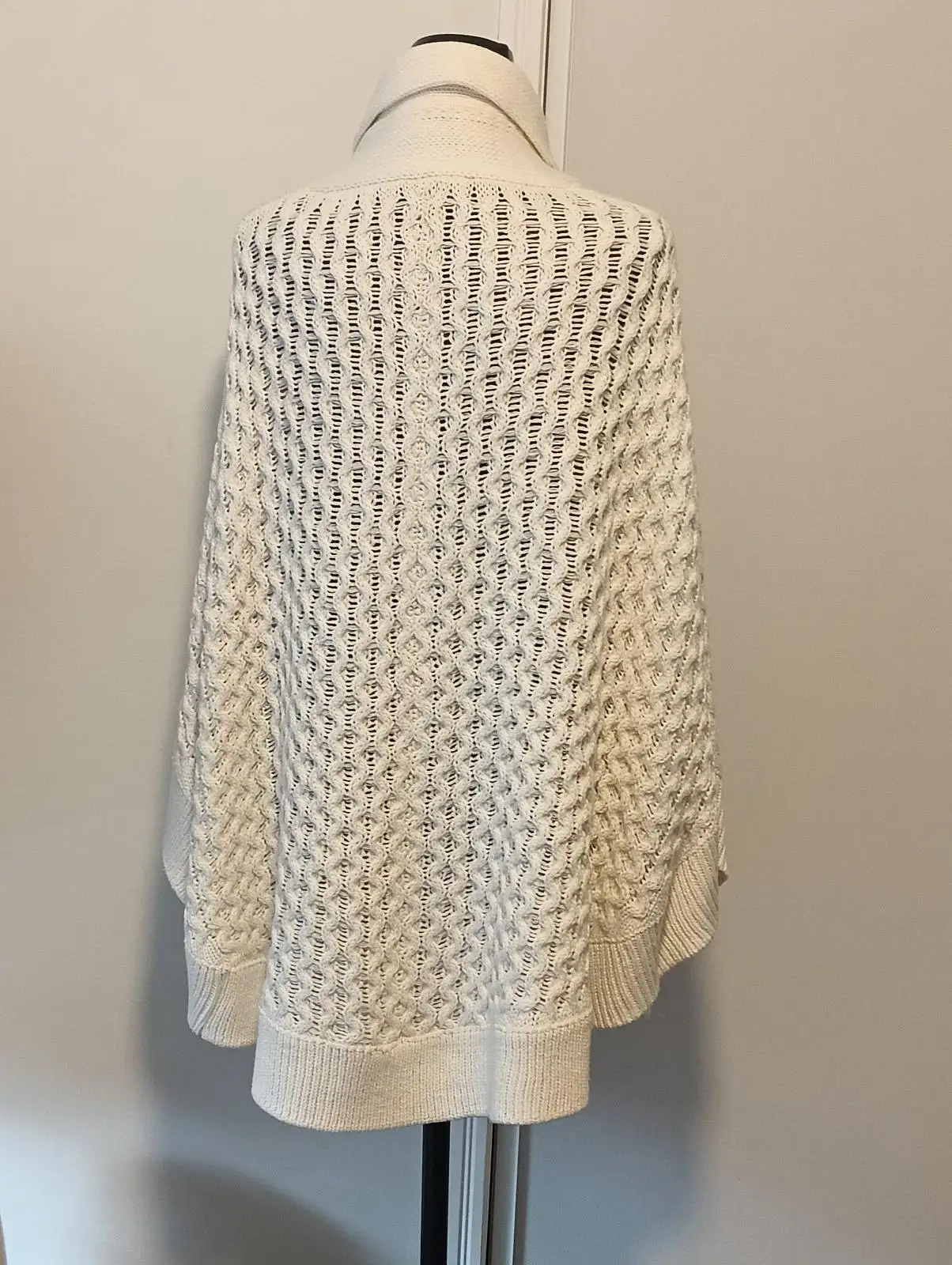 Women's Knitted Poncho – photo 2