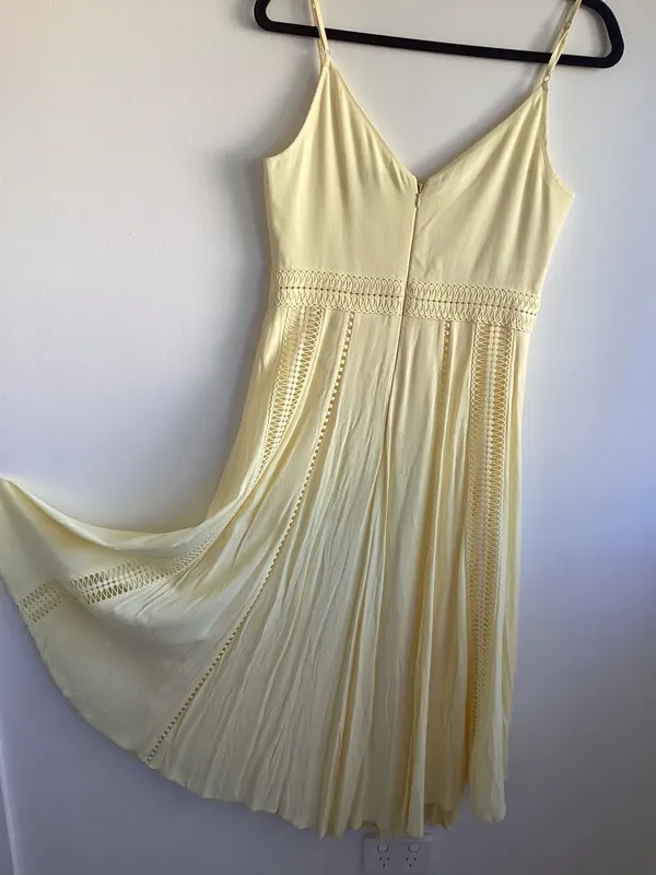 Forever New beautiful dress Size 10 New without tags