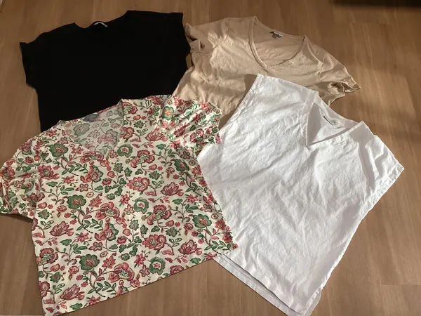 Ladies basic tee shirts x 4 size Large good condition