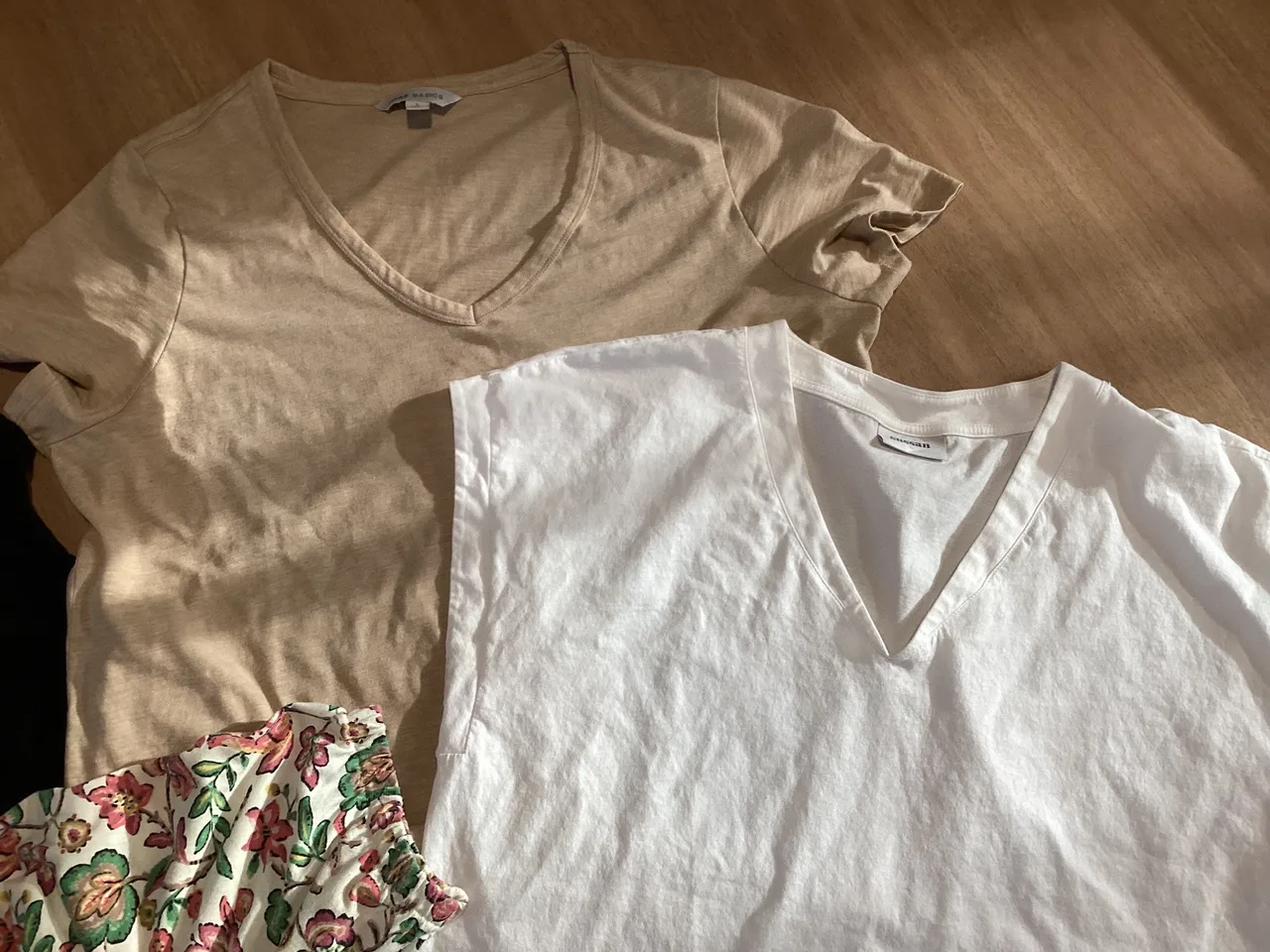 Ladies basic tee shirts x 4 size Large good condition — photo 2