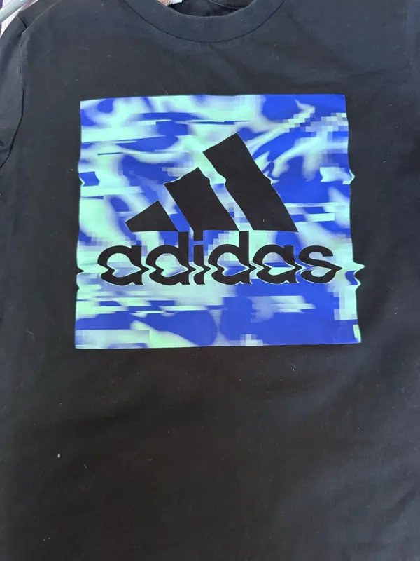 adidas kids 8-10 tshirt large logo