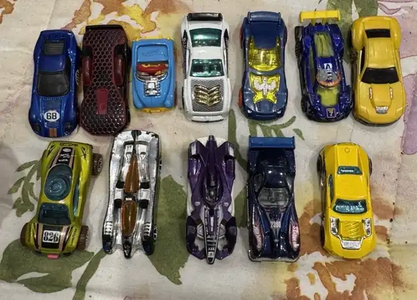 Hotwheels die cast cars bundle over 70 cars y2k