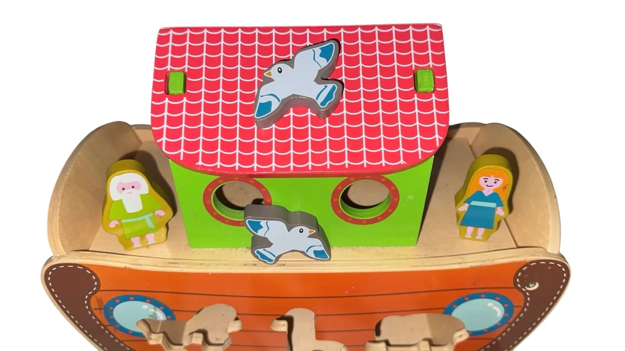 Wooden Noah’s ark shape sorter — photo 2