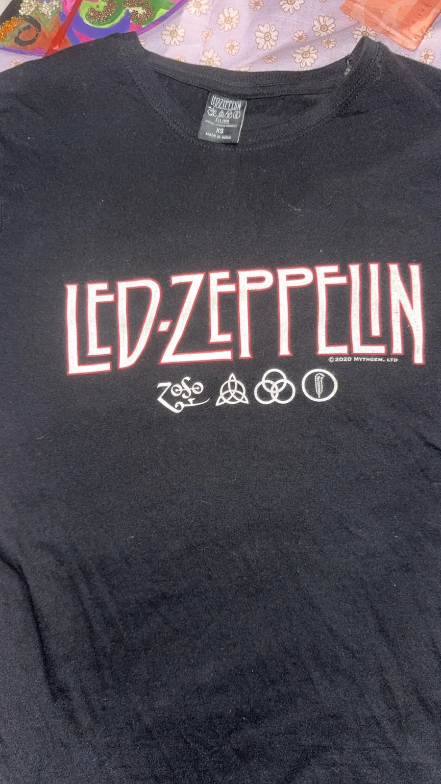 Led zeppelin black ladies Xs tshirt — photo 6