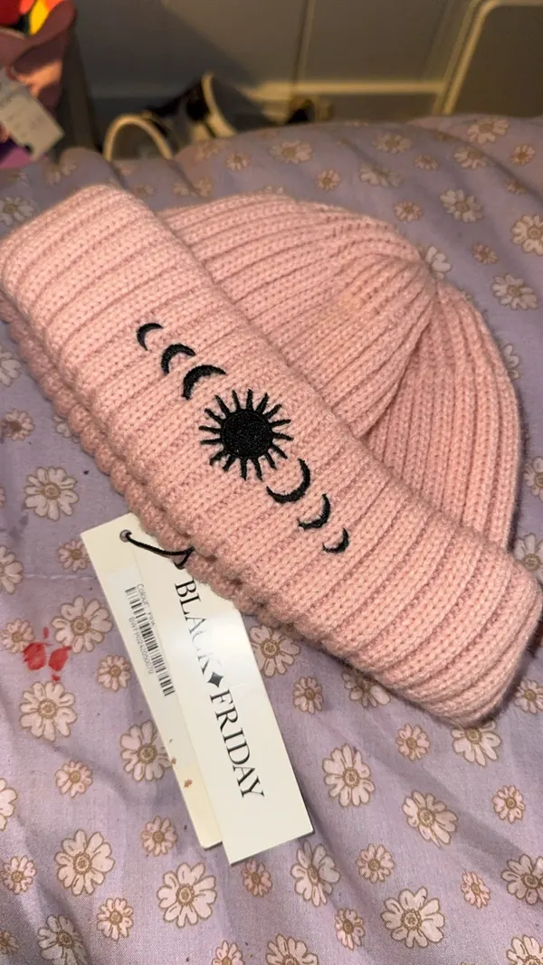 Back Friday girls beanie moonchild