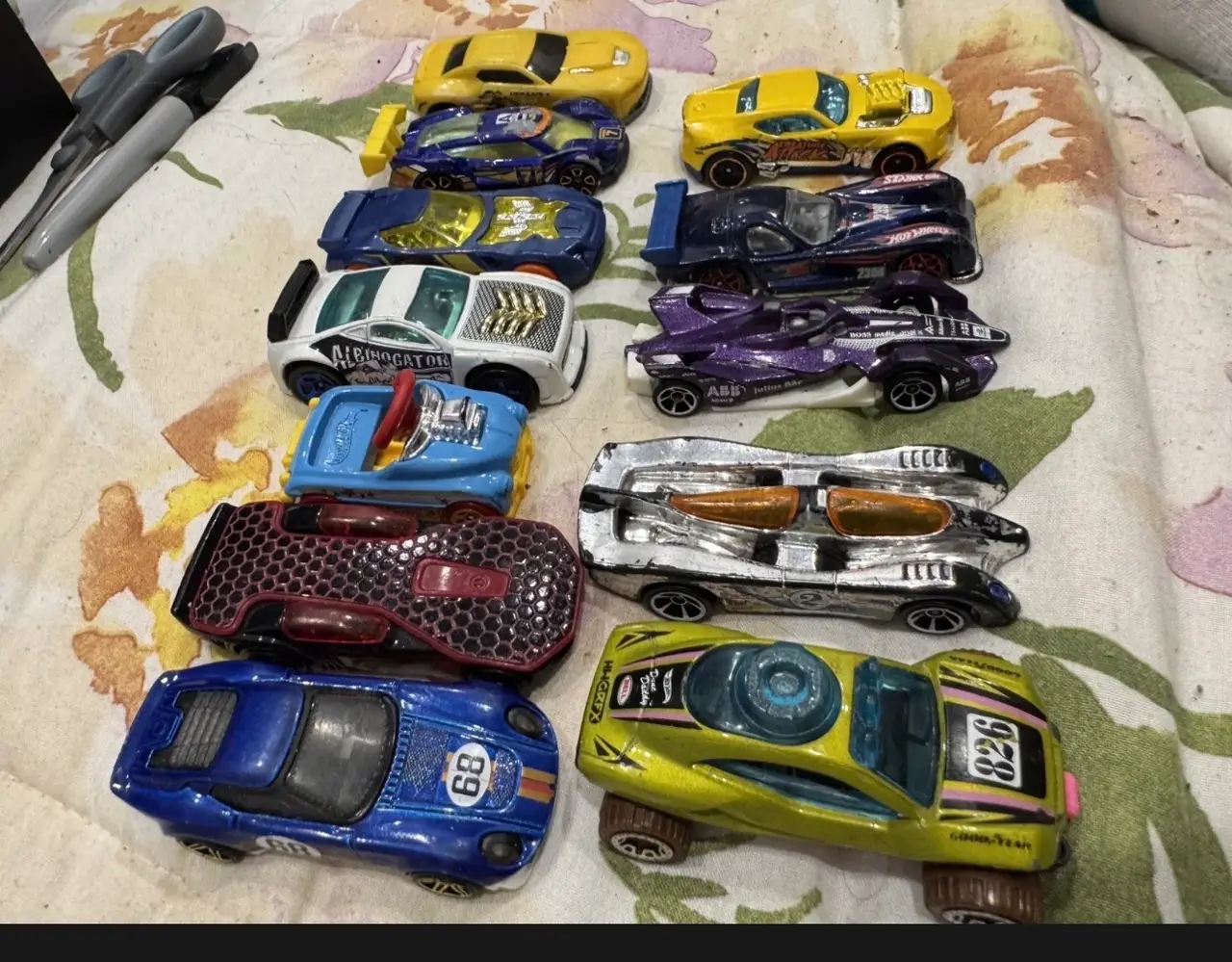 Hotwheels die cast cars bundle over 70 cars y2k – photo 2